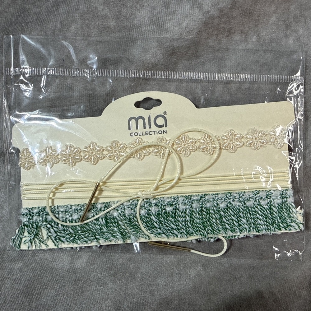 Mia 3pc Choker Set Floral Lace Leather Tie And Green And White Fringe Gold Clasp